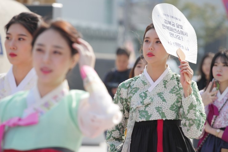 How to do perfect makeup for hanbok