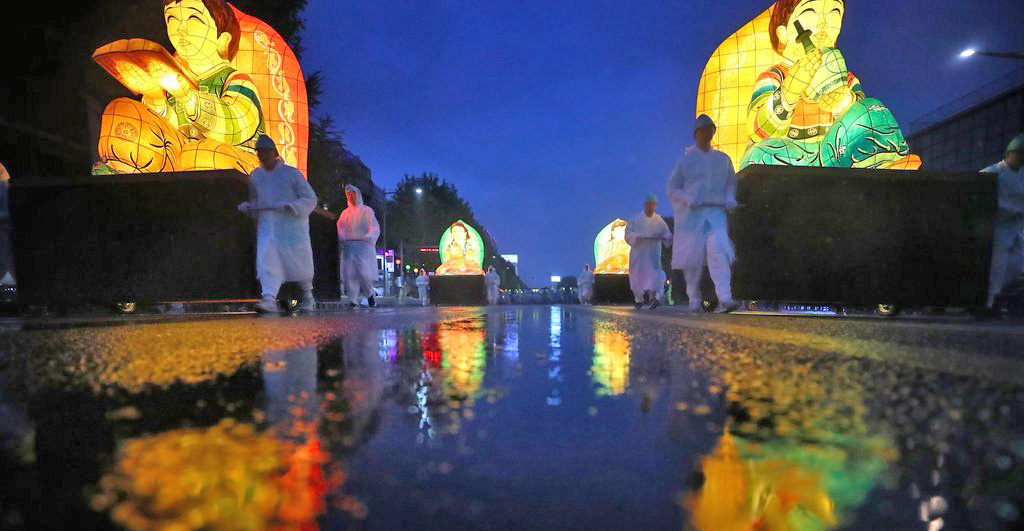 Lotus Lantern Festival 2018 with rain