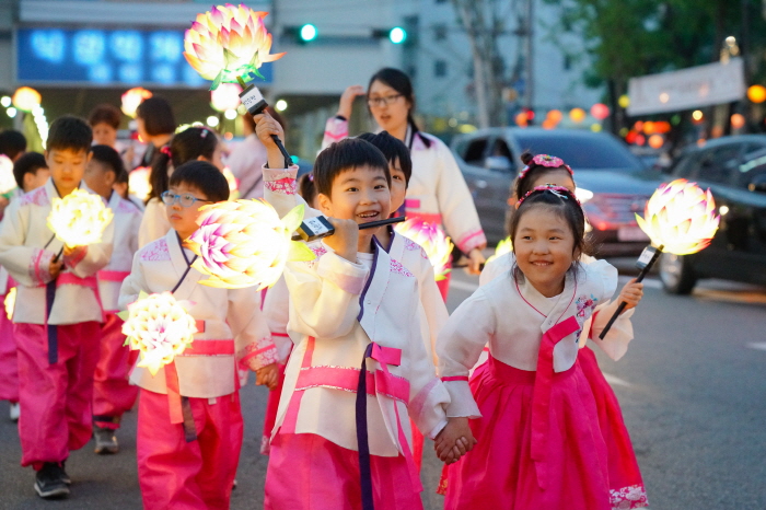 Yeon Deung Hoe (Lotus Lantern Festival) 2018