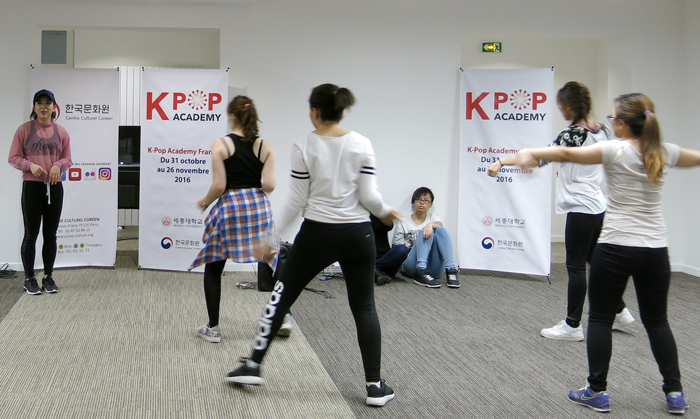 25 Overseas Korean Culture and Information Services offer K-pop Academies