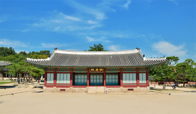 Things to do in Seoul - Royal Palace with beautiful night view, Changgyeonggung Palace