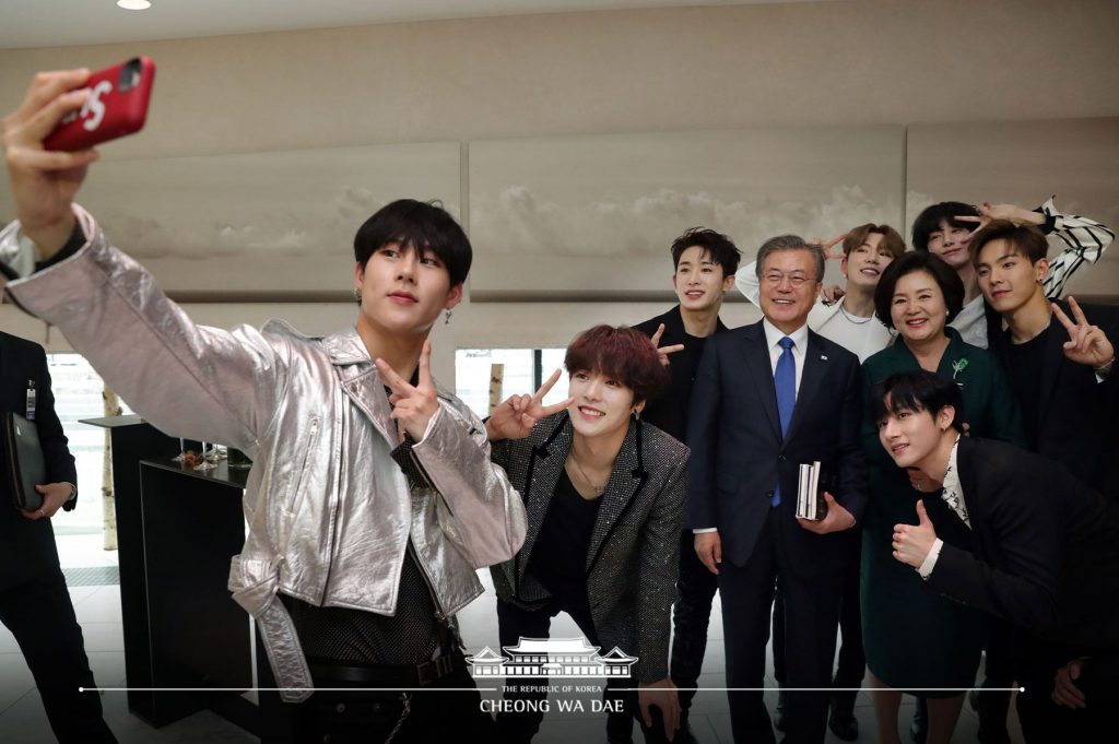 MONSTA X Snaps a Photo with King of Norway and Korean President