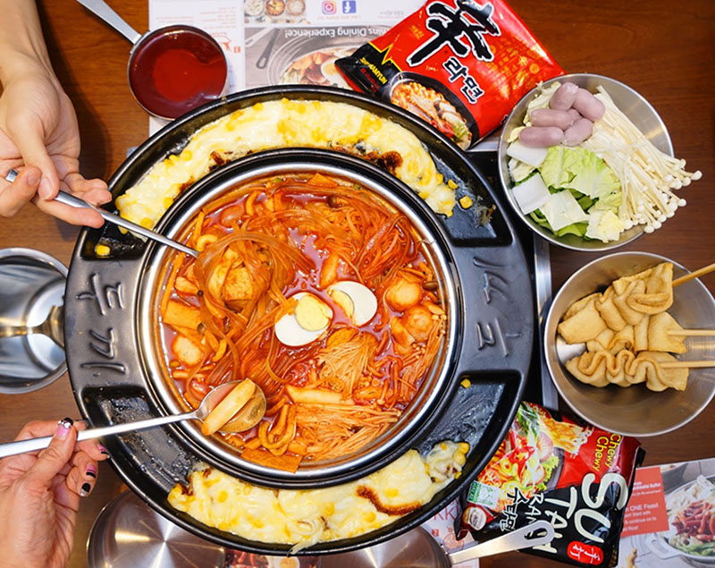 All You Can Eat Tteokbokki In Korea! Tteokbokki Buffet "Dookki"