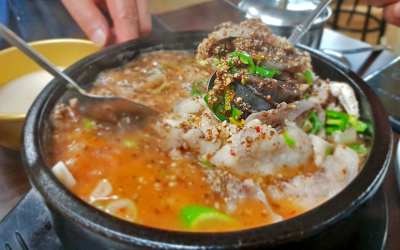 Best Korean Soup In Winter! Soondae-Guk Restaurant Near Ah-hyeon Station