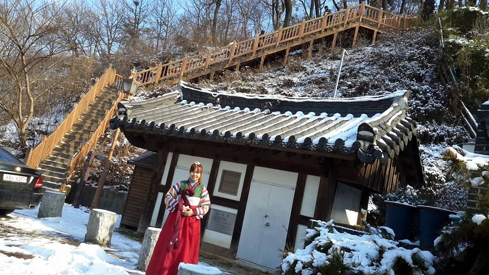 Wearing Hanbok in Freezing Temperature at Jeonju Hanok Village