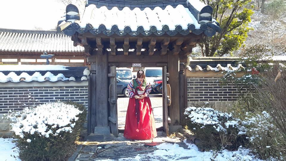 Wearing Hanbok in Freezing Temperature at Jeonju Hanok Village