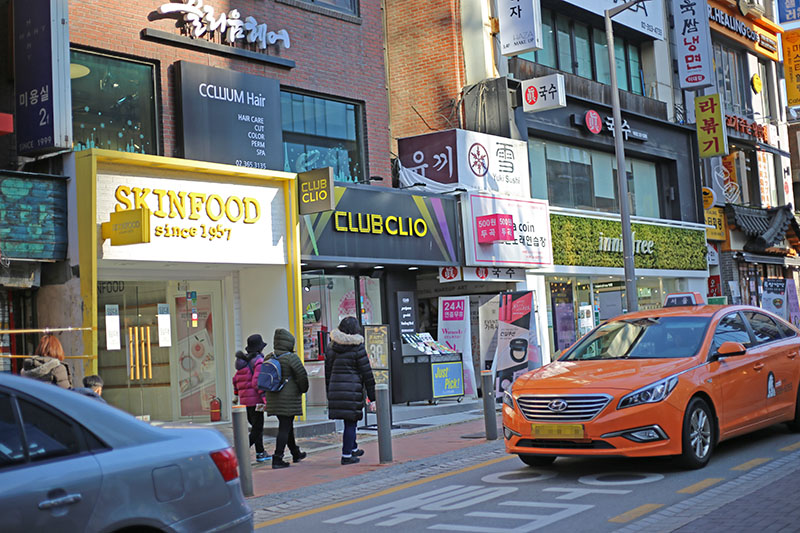 Best place for shopping in Seoul, from Korean clothes to cosmetics! #Ewha Woman's University #Ewha shopping street