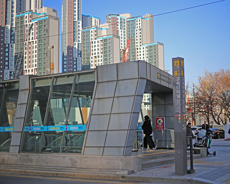 Best Place For Shopping In Seoul! #GoToMall #Express Bus Terminal Underground Shopping Mall