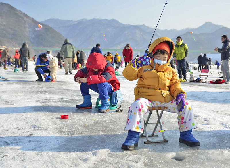 Ice Fishing - Winter Festival Game for Kids!