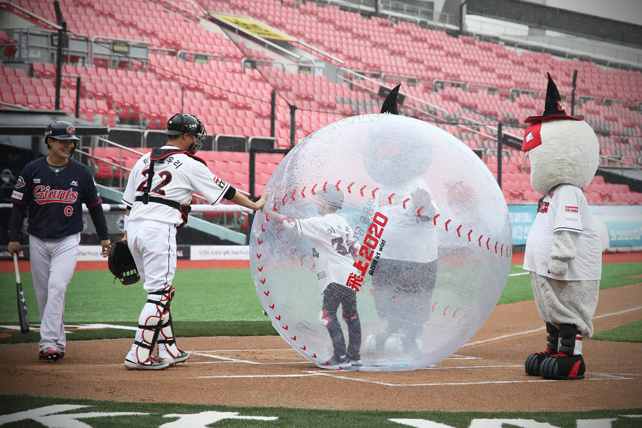 Korean Baseball Organization Season Begins while Korea reports no new local virus