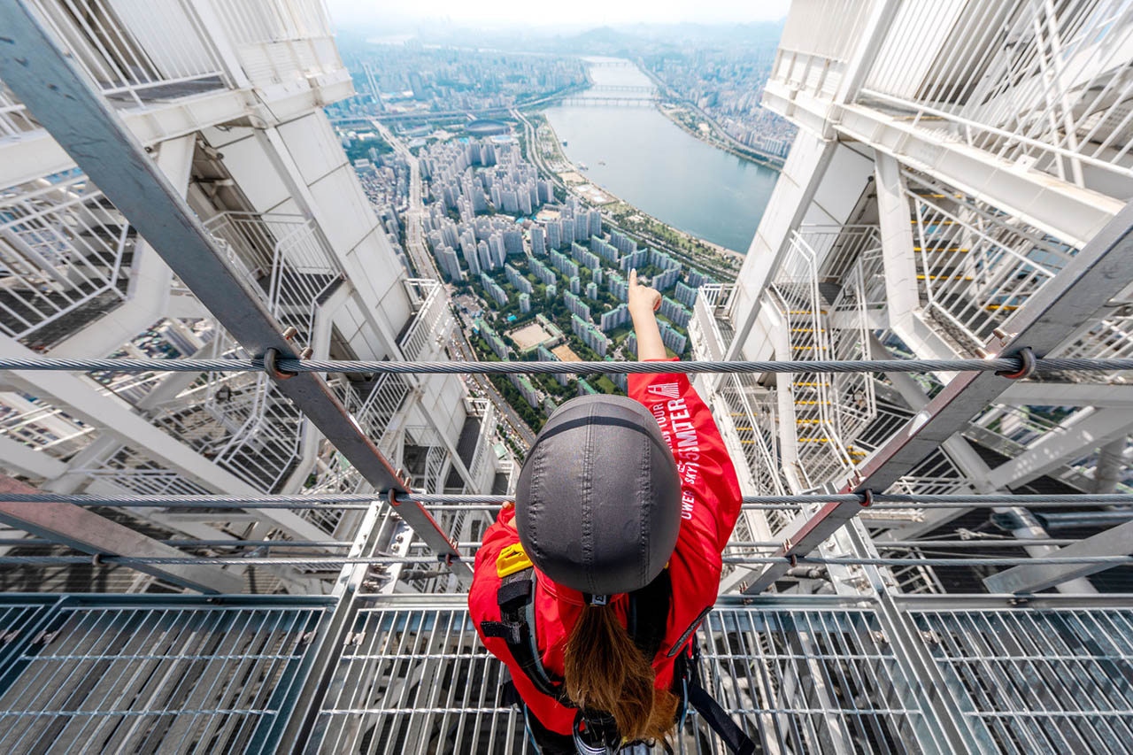 Lotte World Tower 534 Meters Above Ground Showcases Skywalk Program