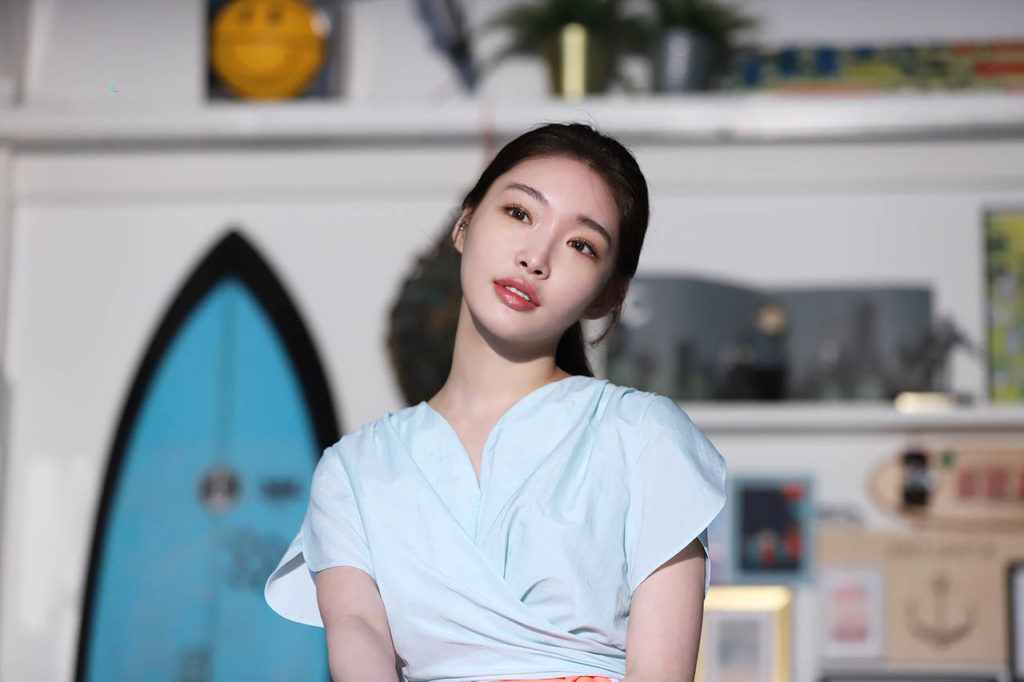 K-pop star Chungha tests positive for COVID-19